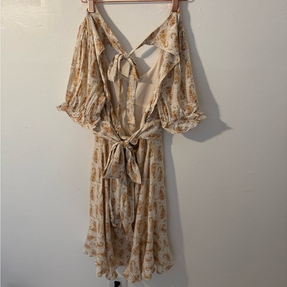 Altar’d State - Floral Dress with Accent sleeves- Size M Beige/Neutrals - Picture 4 of 5